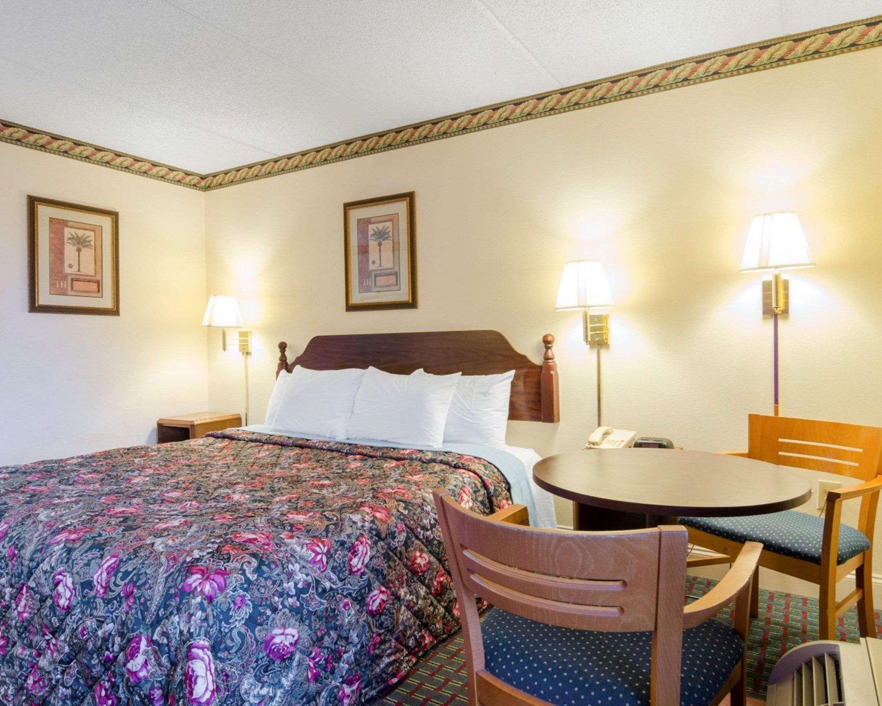 Rodeway Inn Norcross Eksteriør billede
